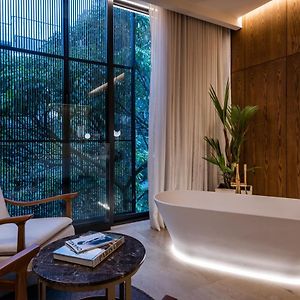 Deluxe Double Room Bath